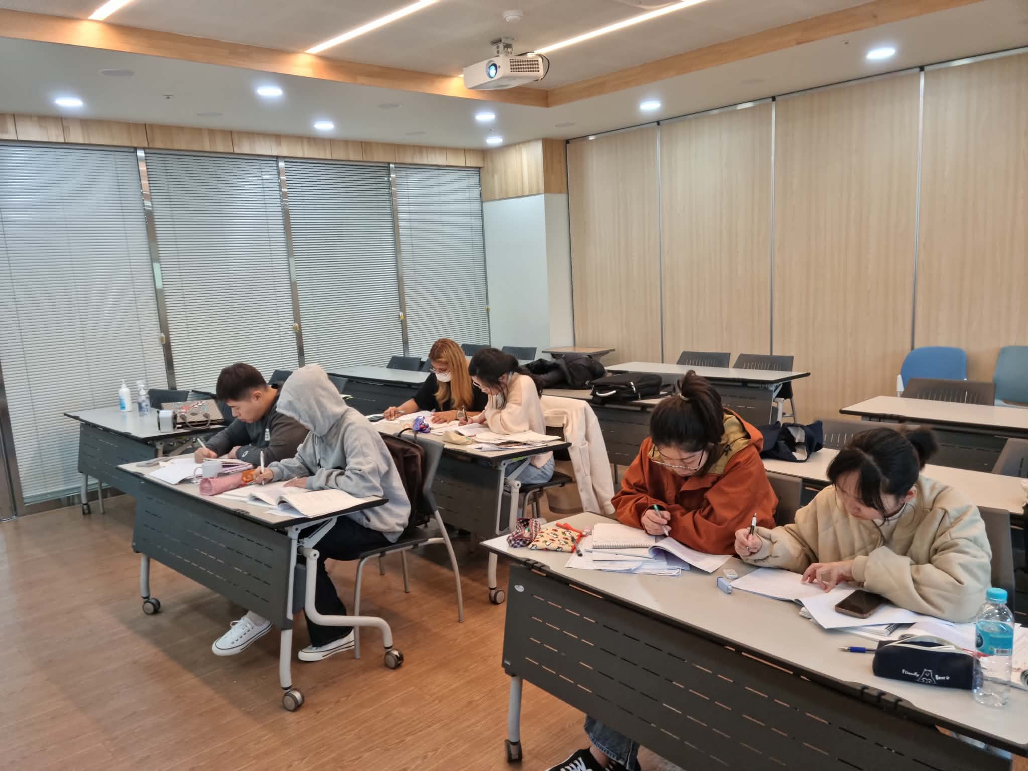 Khóa học tại 울산과학대학교